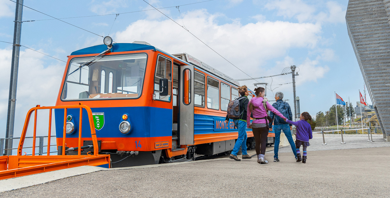 Treno alla fermata Monte Generoso Vetta